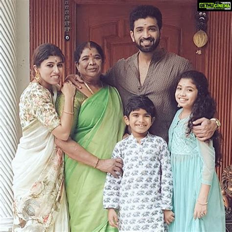 Actor Arun Prasath Wife - Arun Vijay and his Family Wished his Fans ...