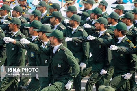 ISNA - Parade ceremony of Iranian armed forces held in Persian Gulf