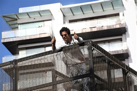 A Scene From Mannat: Shah Rukh Khan Surprises Fans Like This. See Pics