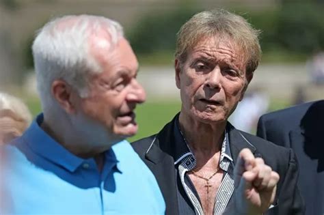 Cliff Richard and Paul Gambaccini call for sex offence accused to be anonymous - Cornwall Live