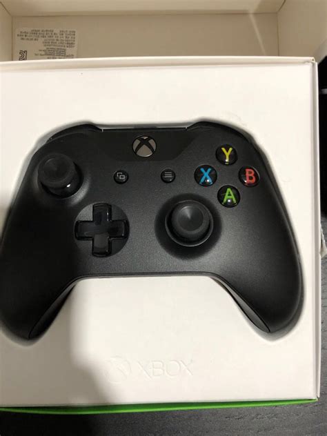 Xbox One Wireless Controller (battery), Video Gaming, Gaming Accessories, Controllers on Carousell