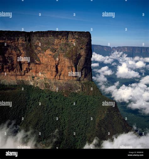 Aerial image of tepuis showing Mount Roraima (Cerro Roraima), Venezuela, South America Stock ...