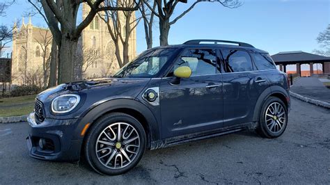 The Mini Countryman Plug-In Hybrid Is Quirky Fun but Lacks Purpose | Mini countryman, Automobile ...