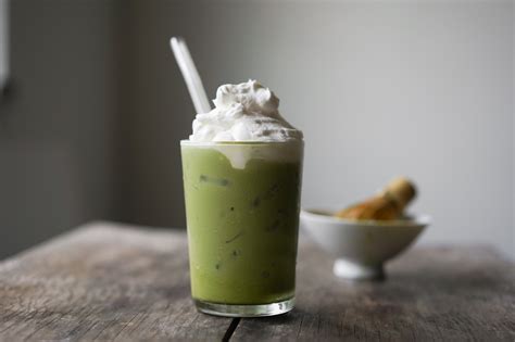 Iced Matcha Green Tea Latte (Quick & Easy!) - Hungry Huy