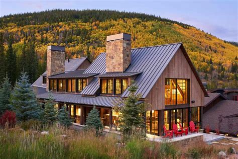 Cozy Barn-Inspired House In Copper Mountains - DigsDigs