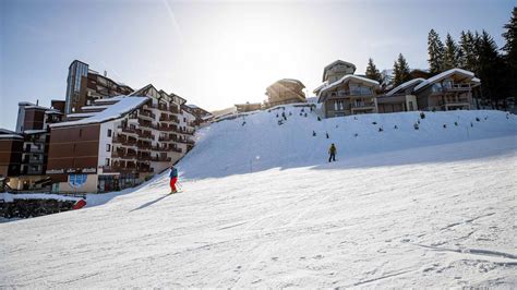 Skiing in Courchevel La Tania | A Complete Ski Guide | Piste Maps