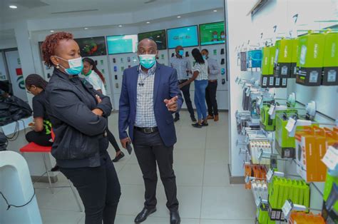 Safaricom opens Flagship Shop in Nairobi including a gaming area for customers - Techish Kenya