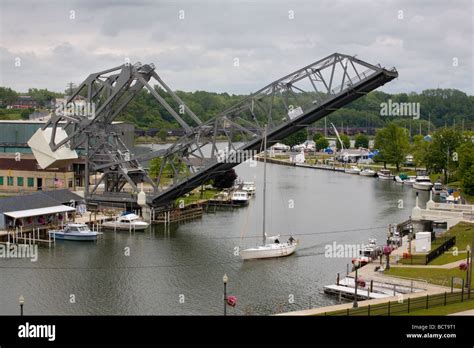 Bascule bridge design hi-res stock photography and images - Alamy