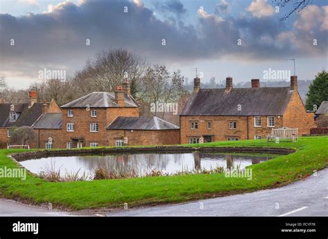 Village warwickshire cottages hi-res stock photography and images - Alamy