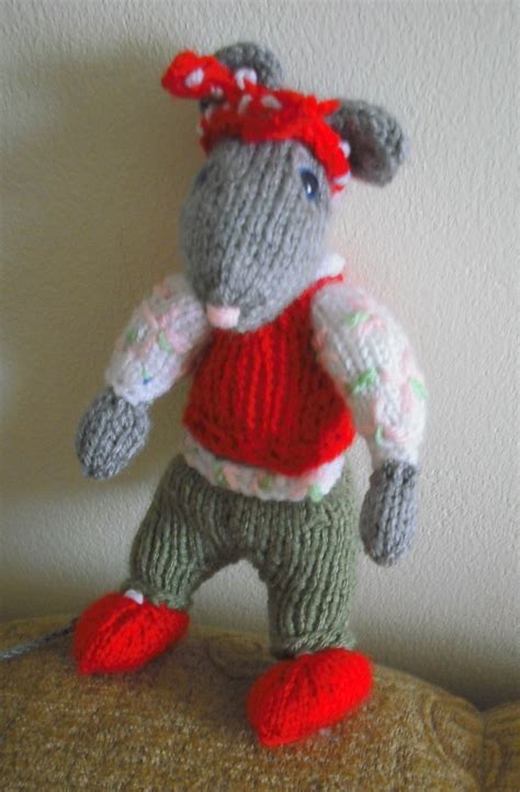 Knitting Addict: MISS MOUSE from ''SHOW ME SHOW ME''