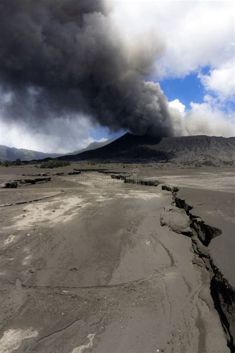 Mount Bromo Volcano Eruption Stock Image - Image of expedition, temple: 165198705