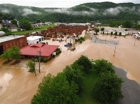 Boy killed, toddler swept away by West Virginia floods - CBS News