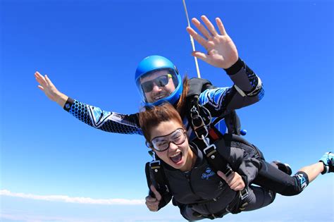 Why Starting Out Tandem Skydiving Is A Good Idea - Skydive California