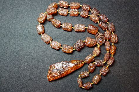 Carved Amber beads, 19th c | Schmuck, Archäologie