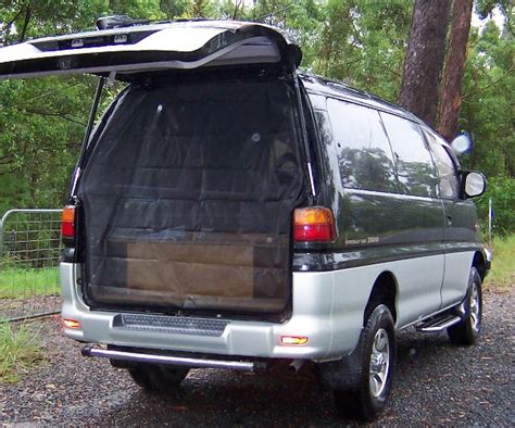 MITSUBISHI DELICA - Review and photos