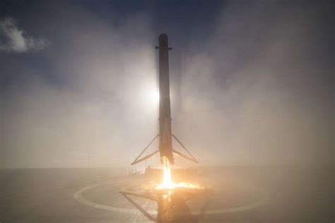 Amazing SpaceX images highlight perfect Falcon 9 landing