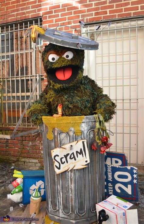 Oscar the Grouch in 2020 Costume - Photo 5/10