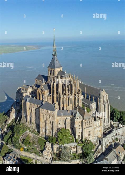 Mont saint michel aerial view hi-res stock photography and images - Alamy