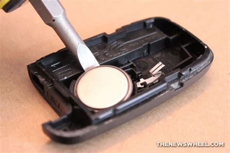 How To Replace the Battery in Your Car’s Key Fob - The News Wheel