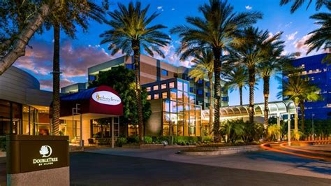 DoubleTree Suites by Hilton Hotel Phoenix, AZ - Hotel Exterior Night | Hotel exterior, Ferry ...