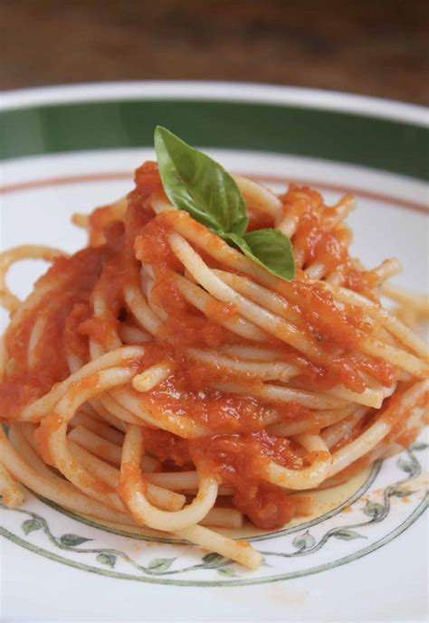 Fresh tomato sauce recipe - Christina's Cucina