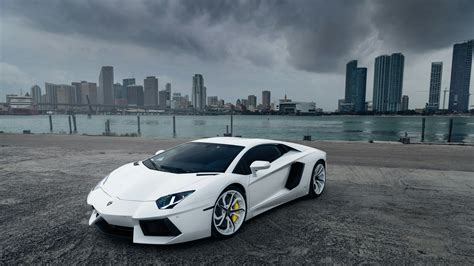 White Lamborghini Aventador wallpaper - backiee