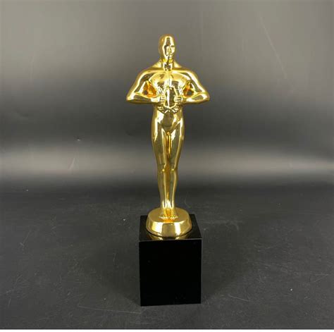 Oscar Trophy with Black Base – Etch