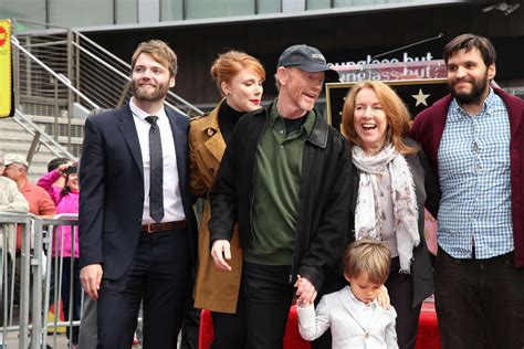 LOS ANGELES, DEC 10 - Seth Gabel, Bryce Dallas Howard, Ron Howard, Cheryl Howard, Family at the ...