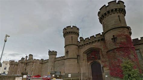 HMP Leicester prisoners smash through cell walls - BBC News