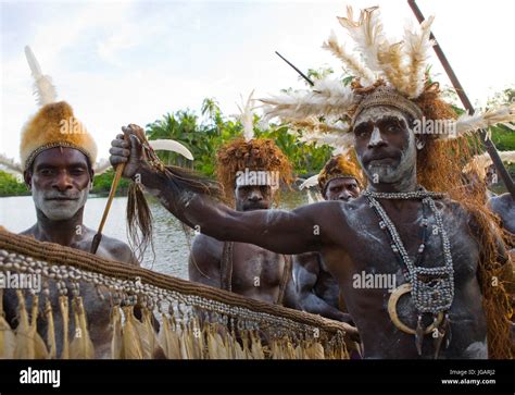 Irian jaya asmat woman papua hi-res stock photography and images - Alamy