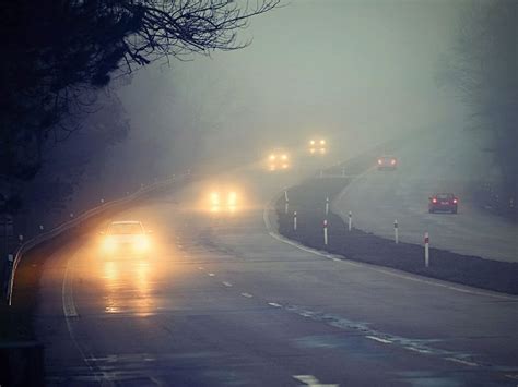 10 Tips For Driving in the Rain | Reader's Digest Canada