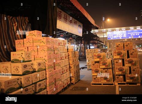 the fruits are packed in Yau Ma Tei Wholesale Fruit Market at night Stock Photo - Alamy