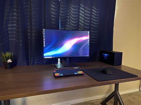 Basic minimal setup featuring my new Ghost build | Computer gaming room ...