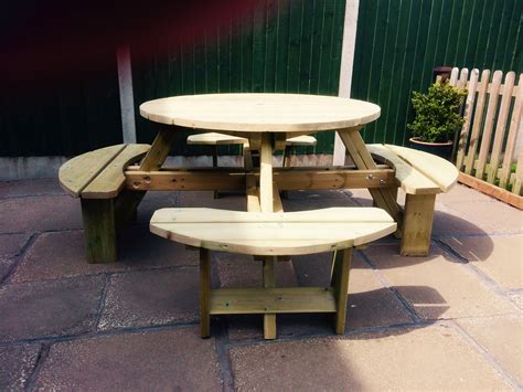 Westwood round picnic table - garden furniture for adults PT105