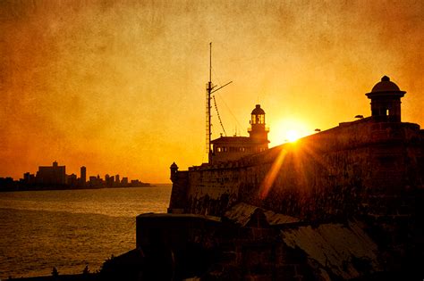 Deborah Sandidge: Creativity with Textures - El Morro Lighthouse in Havana, Cuba