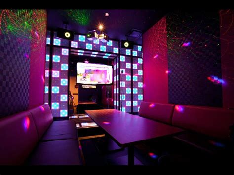 4 Wonderful Karaoke Spots in Tokyo that are Far from Normal | Karaoke, Tv set design, Tokyo