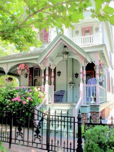 Gingerbread Trim on Victorian!!! Bebe'!!! Neat trim!!! | Victorian homes, Cute house, House exterior