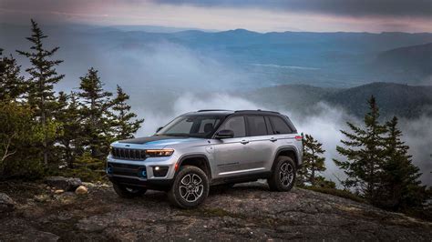 First drive review: 2022 Jeep Grand Cherokee tackles off-road trails ...