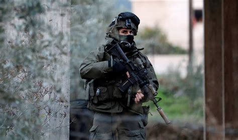 Israeli YAMAM SF operative during a raid in the West Bank city of Jenin ...