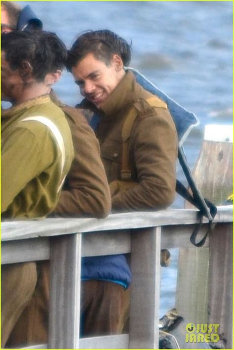 Harry Styles Shows Off His Short Hair on 'Dunkirk' Set: Photo 3703147 | Harry Styles, Movies ...