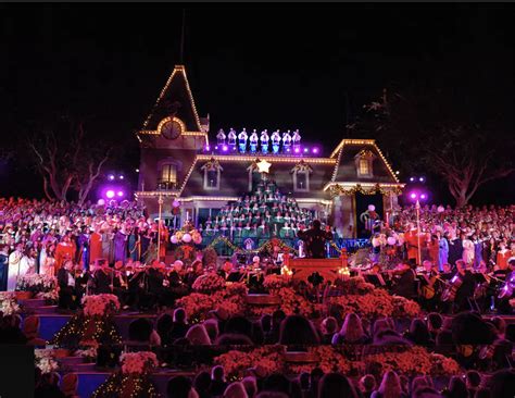 Disneyland Candlelight Processional 2023- History, Showtimes, Viewing Tips