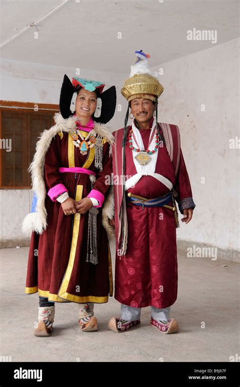 Goucha Dress Of Ladakh / Traditional Dresses of Ladakh - Ju-Leh ...