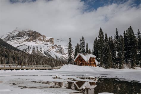 A Winter Weekend Getaway to Emerald Lake Lodge