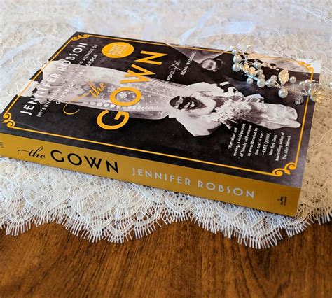 Bookfoolery : The Gown by Jennifer Robson