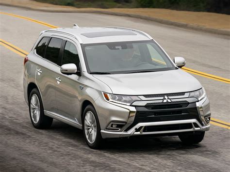 2019 Mitsubishi Outlander PHEV Review and Road Test - Kelley Blue Book