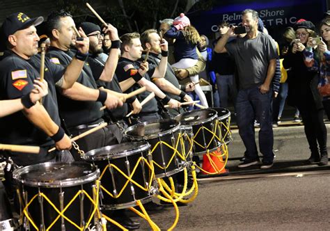 IN PICTURES: Rain stayed away at the 37th Annual Belmont Shore Christmas Parade • Long Beach ...