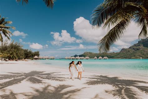 Beach honeymoon photos in Bora Bora | Romantic photos, Beach, Bora bora