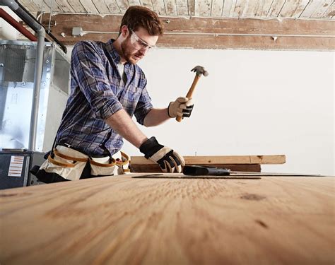 8 Tips for Using a Hammer Correctly