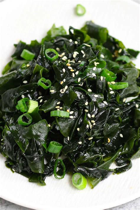 Seaweed Salad (Easy Japanese Wakame Salad Recipe)