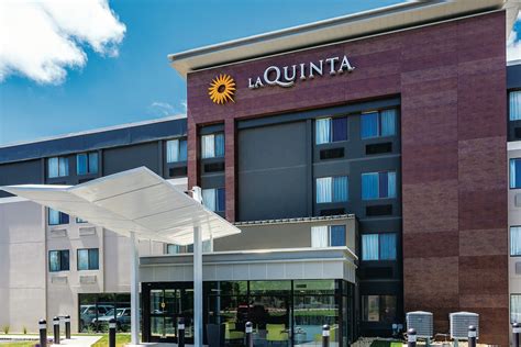 La Quinta Inn & Suites by Wyndham Salem NH | Salem, NH Hotels